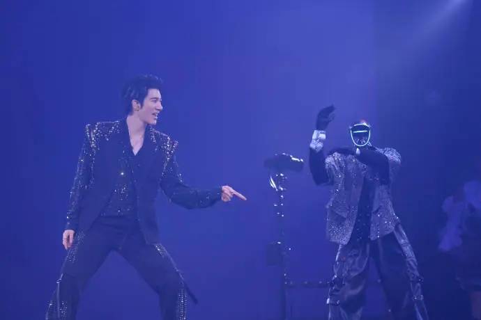 世界杯竞彩-宇樹(shù)科技人(rén)形机器人(rén)给王力宏(hóng)伴舞，并完成(chéng)高难度(dù)“韦伯斯特”空繙(fān)